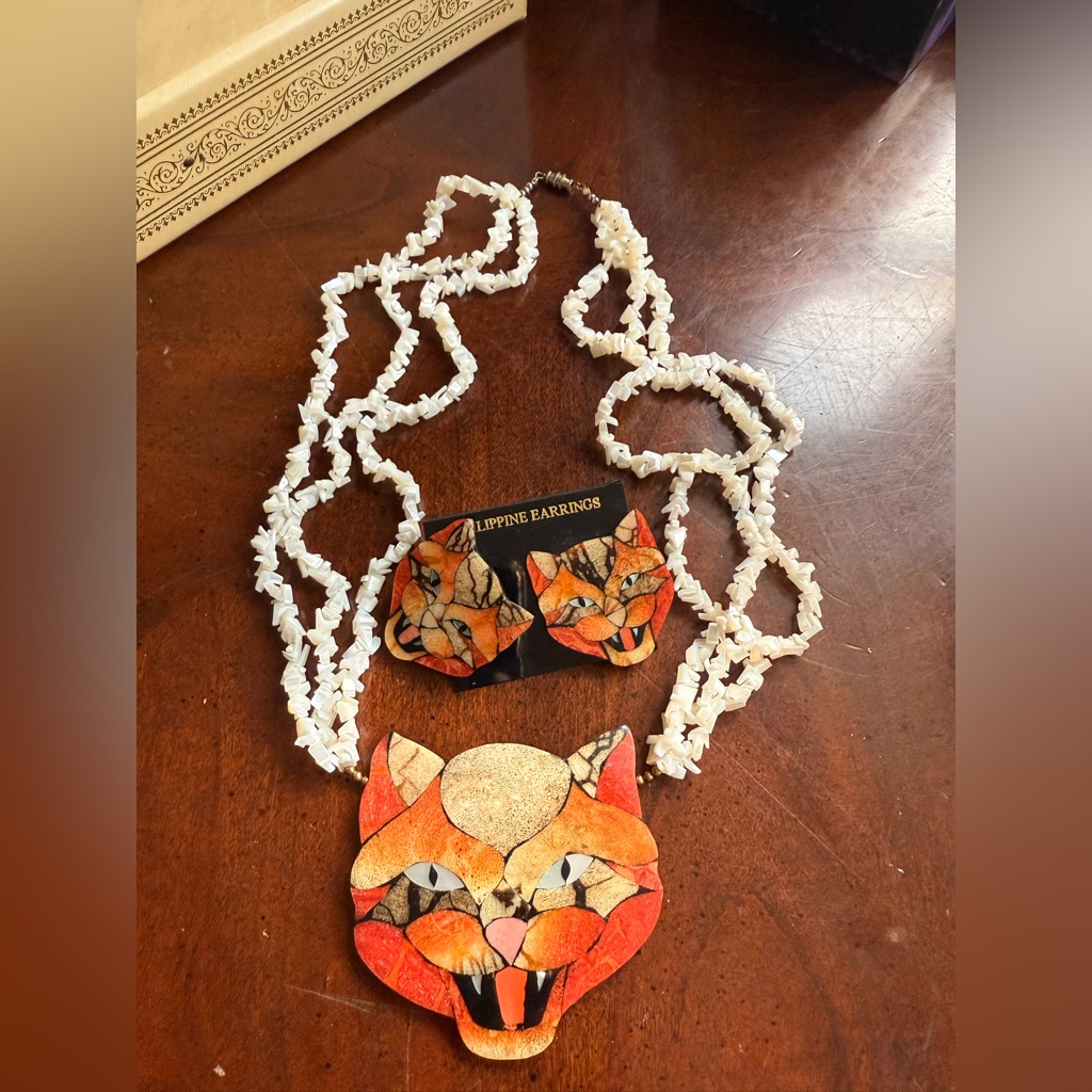 Alpine Cat Necklace Set - White And Orange